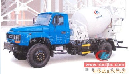 东风尖头混凝土搅拌运输车