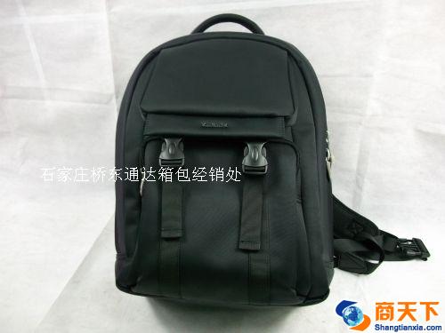 黑色学生双肩背包
