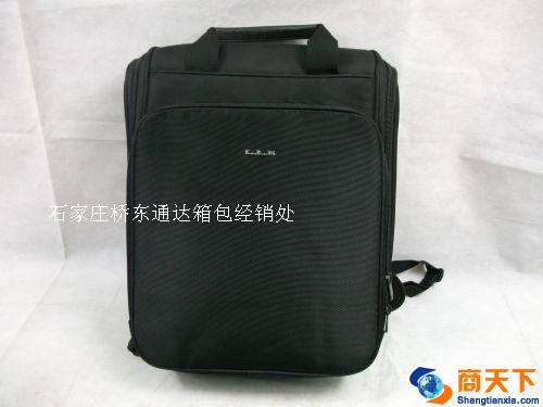 黑色双肩背包