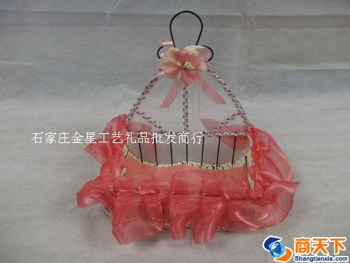 粉红色可挂墙编织筐 收纳筐