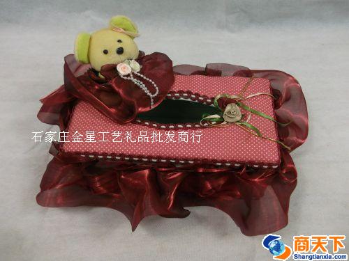 红色小熊纸巾抽