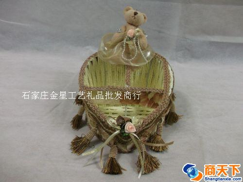 小熊心形隔层编织筐