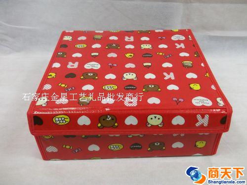 红色收纳箱
