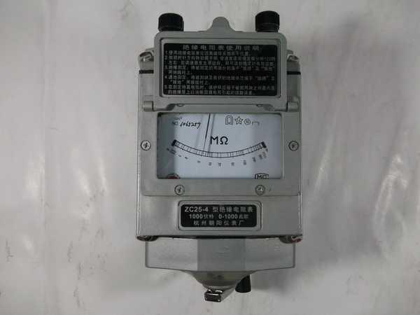 ZC25-4型绝缘电阻表 1000福特 0-1000兆欧