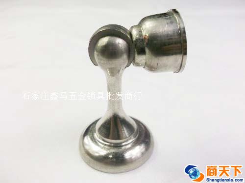 门吸